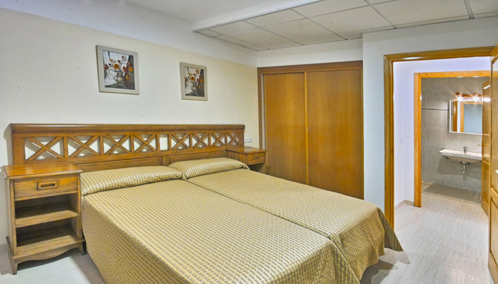 Apartamentos Bahia De San Antonio ภายนอก รูปภาพ