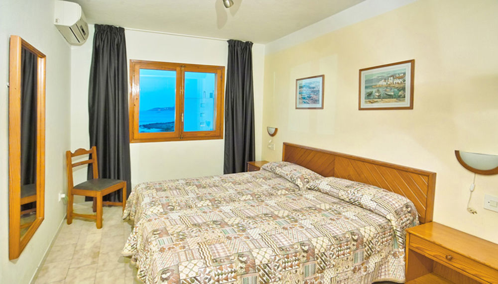 Apartamentos Bahia De San Antonio ภายนอก รูปภาพ